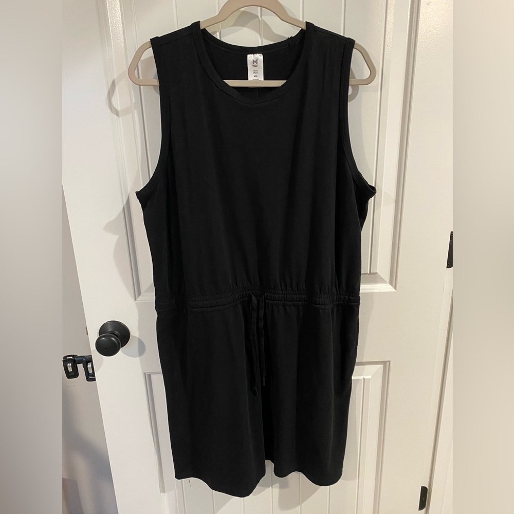 🛍️SALE…Chic Black Sleeveless Midi Dress